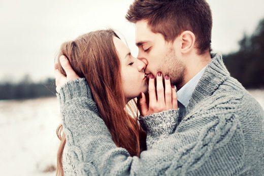 kissing-winter-sweaters